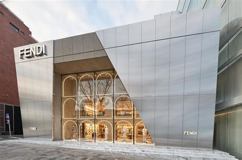 Boutique FENDI: Find the nearest FENDI store.